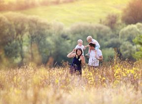 pollen-hayfever-family-meadow-summer