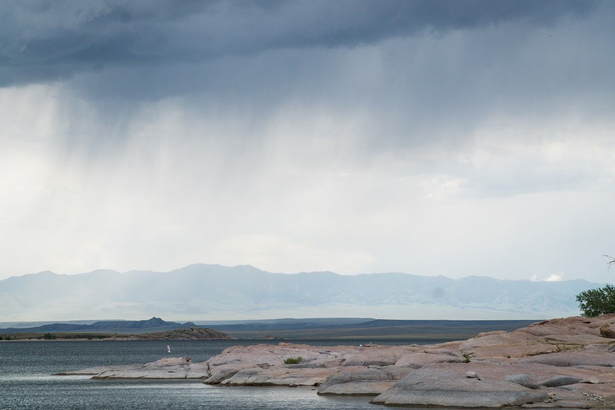 virga-from-rain-clouds