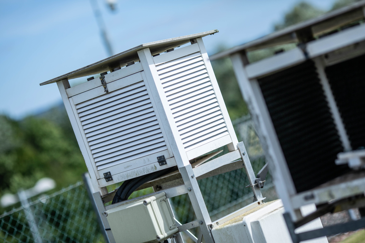 Image of a Stephenson screen, a white box with ventilation to enable consistent temperature readings.
