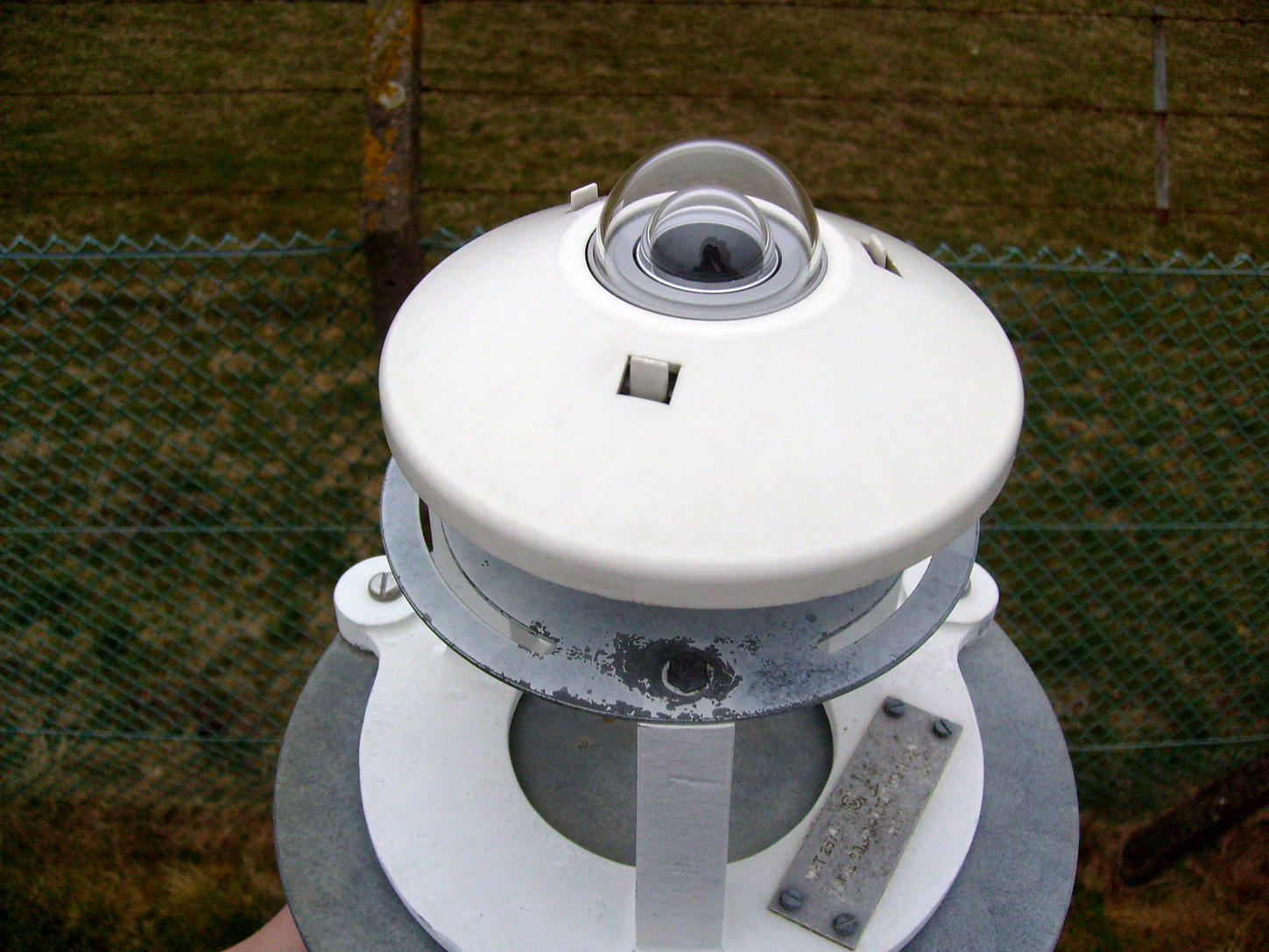Photo of a pyranometer, an instrument used to measure global radiation.